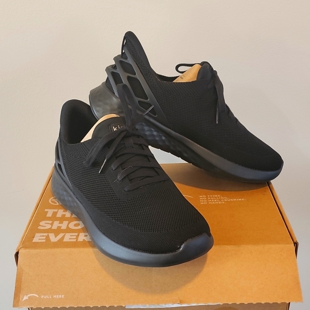 Kizik Athens, men's size 9 wide, black/black outsole shoes